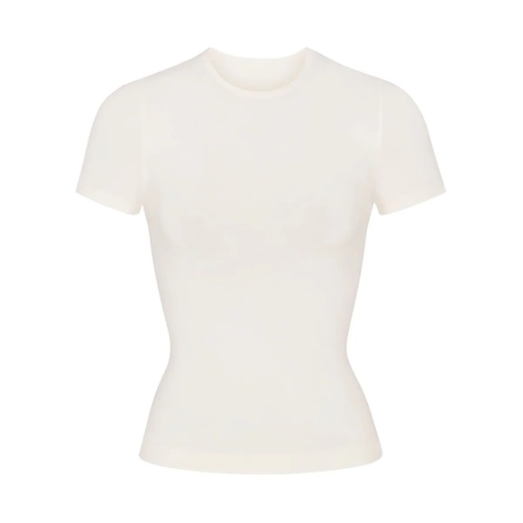 SKIMS Tops - NWT SKIMS soft smoothing seamless t-shirt